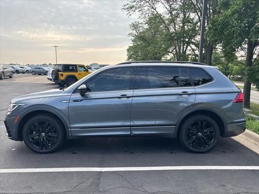 2022 Volkswagen Tiguan 2.0T SE R-Line Black 4MOTION