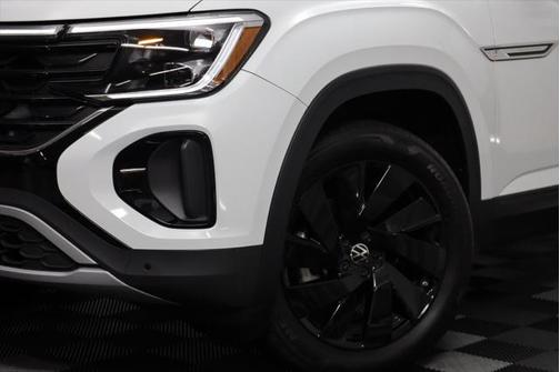 2025 Volkswagen Atlas Cross Sport 2.0T SE w/Technology 4MOTION