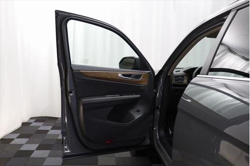 2025 Volkswagen Atlas 2.0T SE w/Technology 4MOTION
