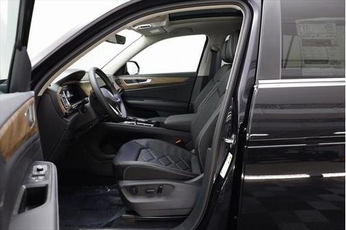2025 Volkswagen Atlas 2.0T SE w/Technology 4MOTION