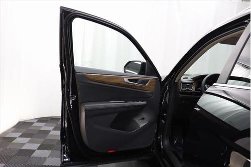 2025 Volkswagen Atlas 2.0T SE w/Technology 4MOTION