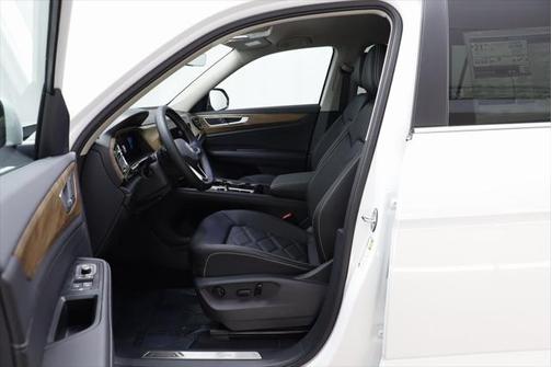 2025 Volkswagen Atlas 2.0T SE w/Technology 4MOTION