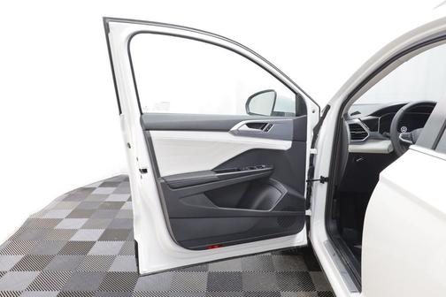 2025 Volkswagen Taos 1.5T SEL