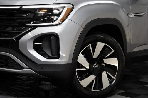 2025 Volkswagen Atlas Cross Sport 2.0T SE w/Technology 4MOTION