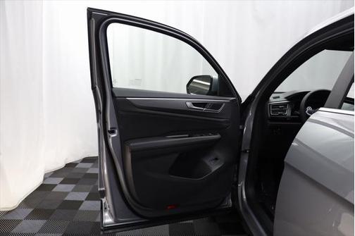2025 Volkswagen Atlas Cross Sport 2.0T SE w/Technology 4MOTION
