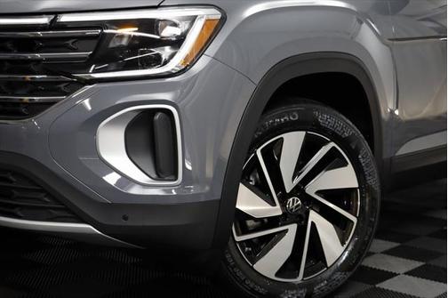 2025 Volkswagen Atlas 2.0T SE w/Technology 4MOTION