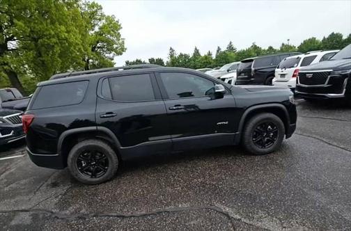 2022 GMC Acadia AWD AT4