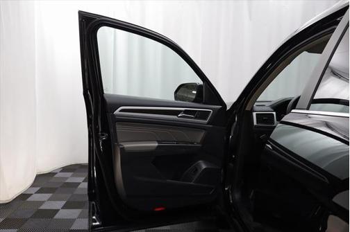 2022 Volkswagen Atlas 3.6L SE w/Technology