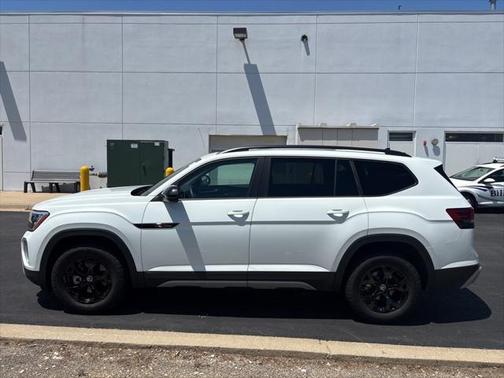 2025 Volkswagen Atlas 2.0T Peak Edition