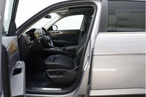 2025 Volkswagen Atlas 2.0T SE w/Technology 4MOTION