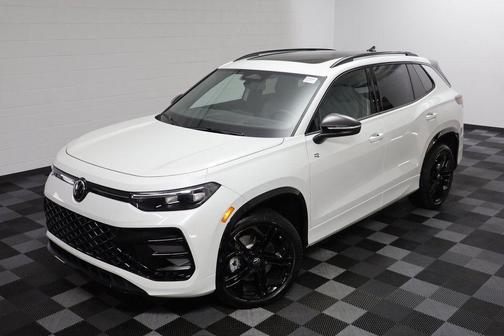 2025 Volkswagen Tiguan 2.0T SE R-Line Black 4MOTION