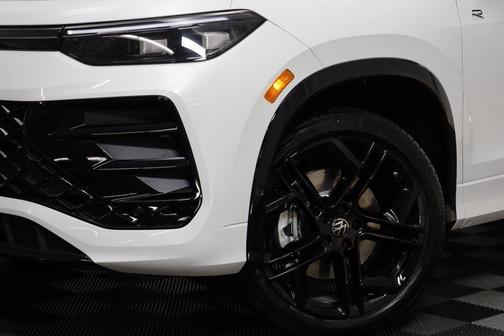 2025 Volkswagen Tiguan 2.0T SE R-Line Black 4MOTION