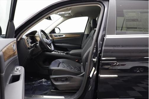 2025 Volkswagen Atlas 2.0T SE w/Technology 4MOTION