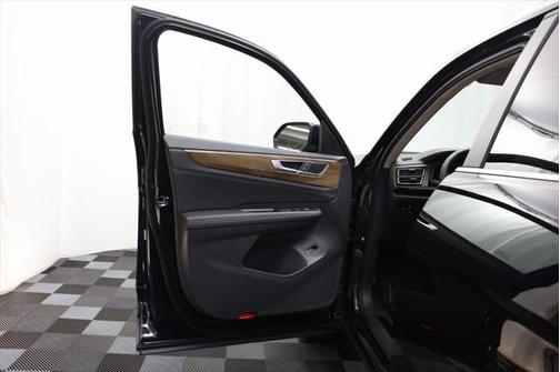 2025 Volkswagen Atlas 2.0T SE w/Technology 4MOTION