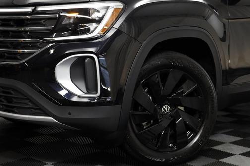 2025 Volkswagen Atlas 2.0T SE w/Technology 4MOTION