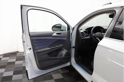 2025 Volkswagen Taos 1.5T SEL