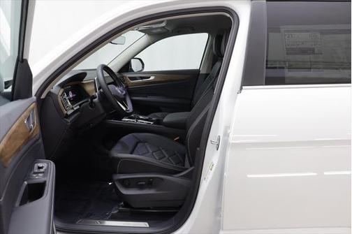 2025 Volkswagen Atlas 2.0T SE w/Technology 4MOTION