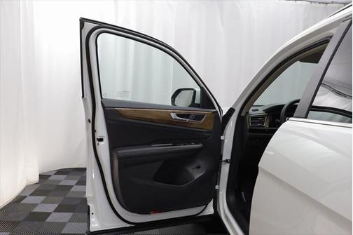 2025 Volkswagen Atlas 2.0T SE w/Technology 4MOTION