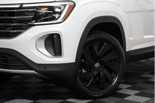 2025 Volkswagen Atlas 2.0T SE w/Technology 4MOTION
