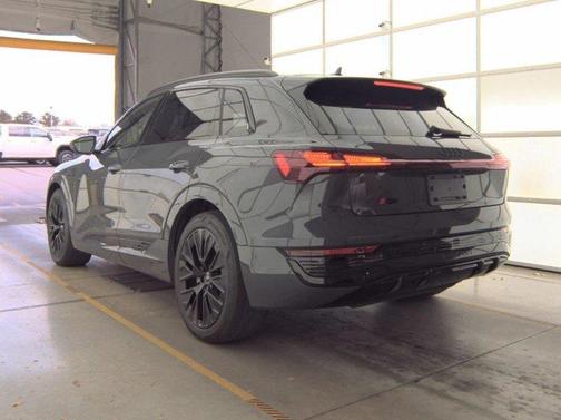 2024 Audi Q8 e-tron Prestige