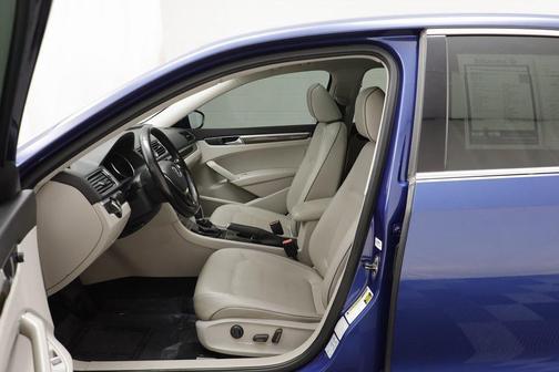 2017 Volkswagen Passat 1.8T SE w/Technology