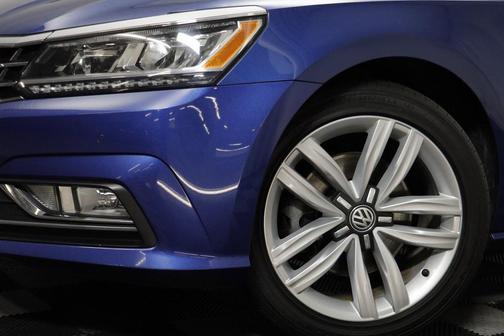 2017 Volkswagen Passat 1.8T SE w/Technology