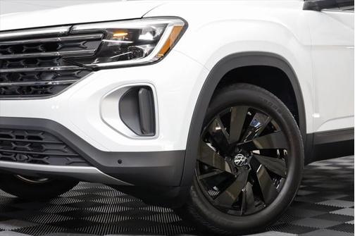 2025 Volkswagen Atlas 2.0T SE w/Technology 4MOTION