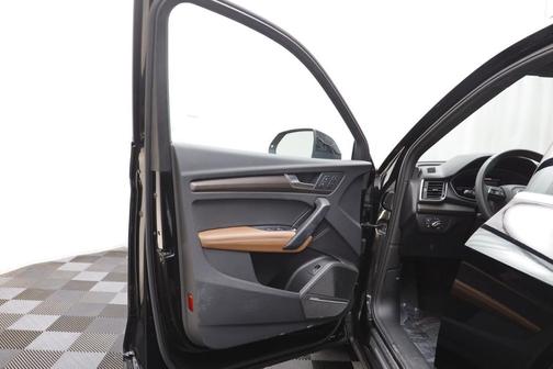 2024 Audi Q5 40 Premium Plus