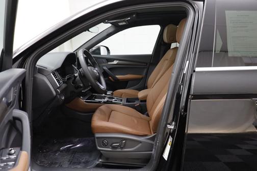 2024 Audi Q5 40 Premium Plus