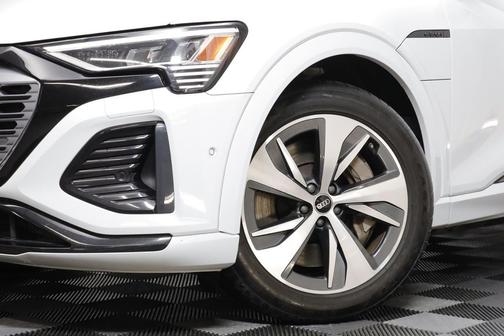 2024 Audi Q8 e-tron Premium Plus