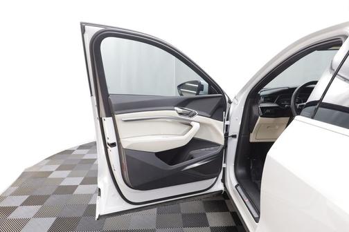 2024 Audi Q8 e-tron Premium Plus