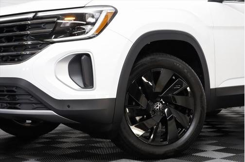 2025 Volkswagen Atlas 2.0T SE w/Technology 4MOTION