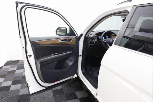 2025 Volkswagen Atlas 2.0T SE w/Technology 4MOTION