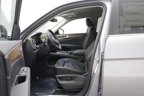 Silver Mist 2026 Volkswagen Atlas 2.0T SE w/Technology