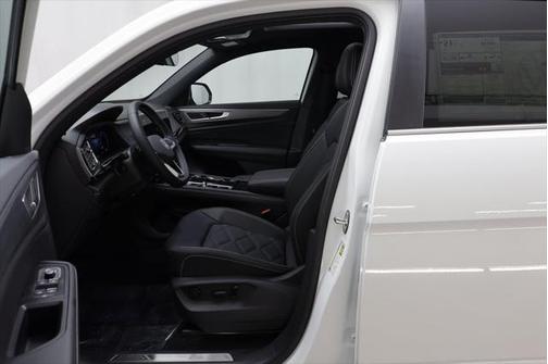 2025 Volkswagen Atlas Cross Sport 2.0T SE w/Technology 4MOTION