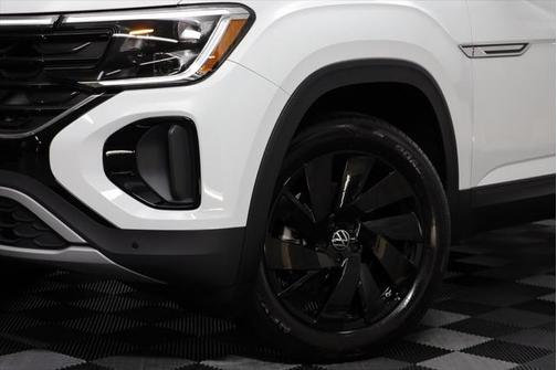 2025 Volkswagen Atlas Cross Sport 2.0T SE w/Technology 4MOTION