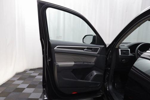 2023 Volkswagen Atlas 2.0T SE w/Technology 4MOTION