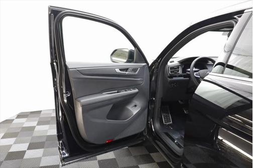 2025 Volkswagen Atlas 2.0T SE w/Technology 4MOTION
