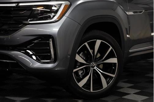 2025 Volkswagen Atlas 2.0T SEL Premium R-Line 4MOTION