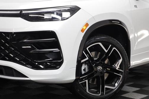 2026 Volkswagen Tiguan 2.0T SEL R-Line 4MOTION