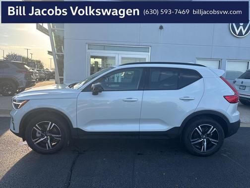2024 Volvo XC40 B5 Core
