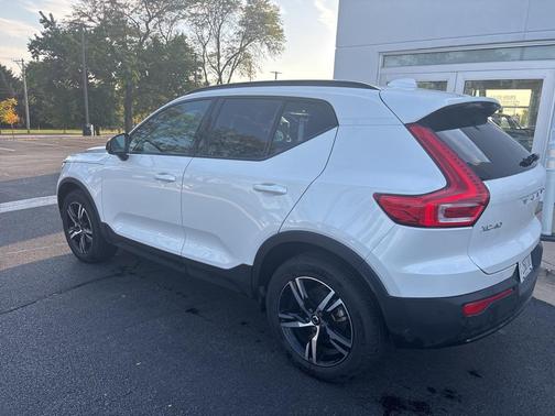 2024 Volvo XC40 B5 Core