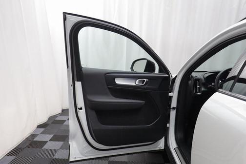 2024 Volvo XC40 B5 Core
