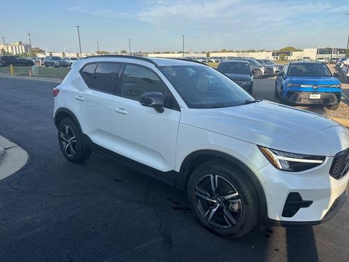 2024 Volvo XC40 B5 Core
