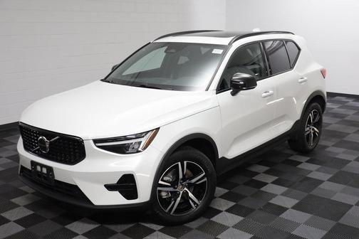 2024 Volvo XC40 B5 Core