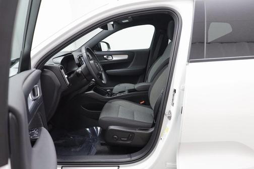 2024 Volvo XC40 B5 Core