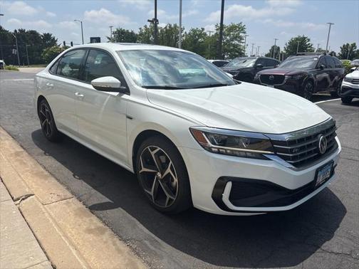 2022 Volkswagen Passat 2.0T R-Line