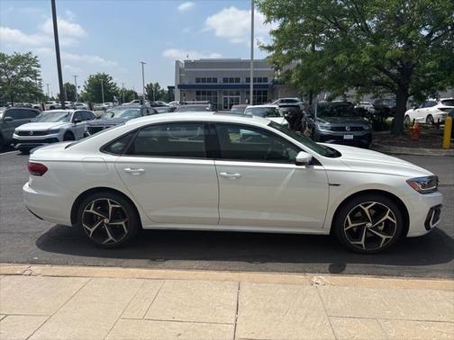 2022 Volkswagen Passat 2.0T R-Line