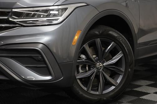 Platinum Gray Metallic 2023 Volkswagen Tiguan 2.0T SE