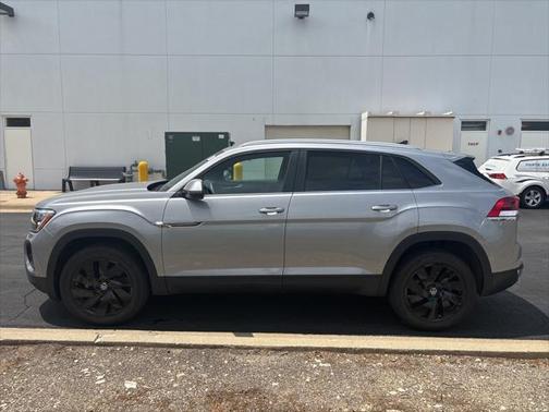 2025 Volkswagen Atlas Cross Sport 2.0T SE w/Technology 4MOTION